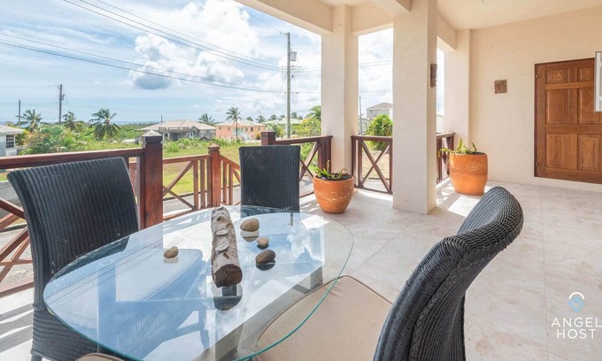 Rose Hill House | Private Sunset Patio + In-Home Gym near NikkiBeach