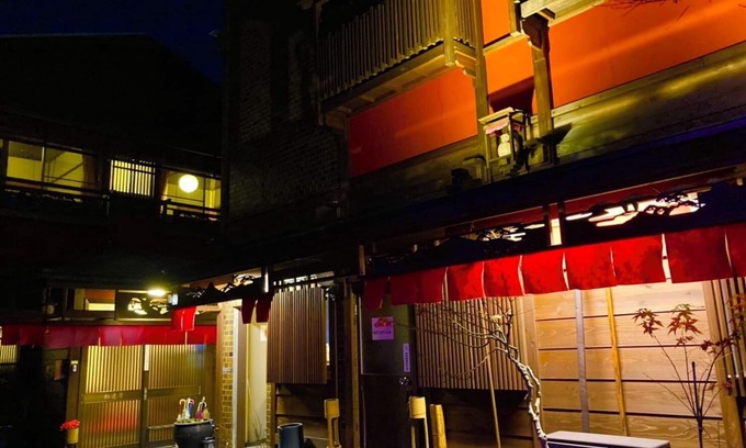 Sakyo Ward Apartment | Private tatami room inn Retro inn in front of bus and train station, accessible from anywhere in Kyoto, Osaka and Nara.