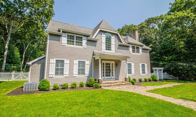Sagaponack House | Private traditional Sagaponack home with stunning backyard, pool and spa.