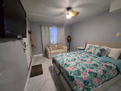 North Tampa House | Private Tropical MIL Suite by Busch Gardens & USF