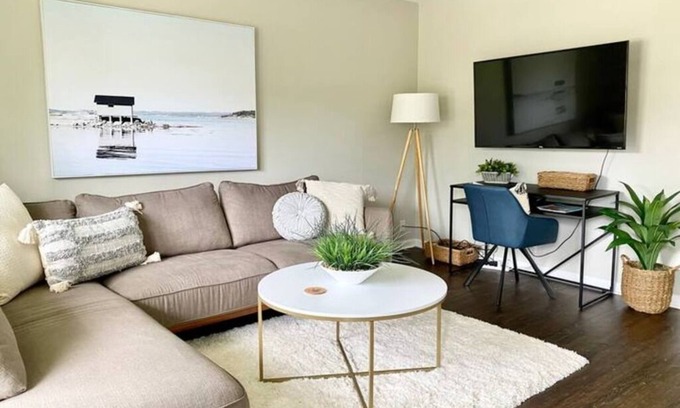 Apex House | Private, Updated Townhouse in DT Apex