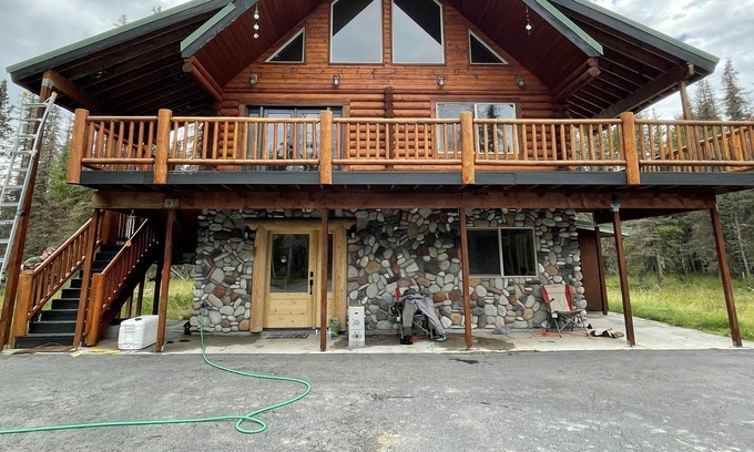 Kenai House | Private Upscale Log Cabin in the Woods