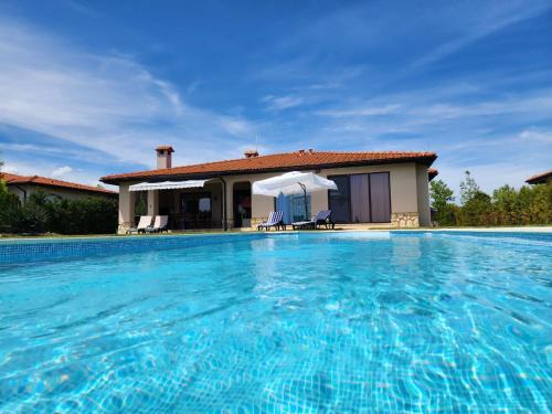 Balchik Villa | Private Villa 102 with heated pool in BlackSeaRama