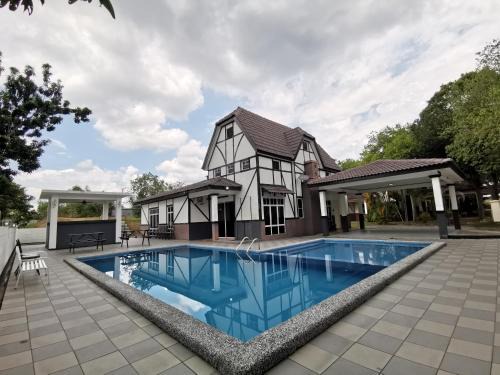 Alor Gajah House | PRIVATE VILLA LOT 986 at A'Famosa Resorts Melaka Villa, 5rooms, private pool, BBQ, KARAOKE with surcharge