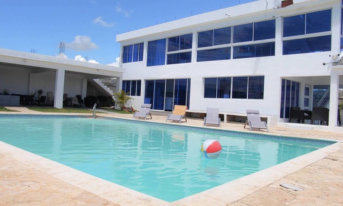 San Cristobal Villa | Private Villa w Pool & BBQ Up to 25 Guests