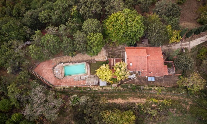 Subbiano Villa | Private Villa with A/C, WIFI, private pool, TV, patio, pets allowed, panoramic view, close to Arezzo
