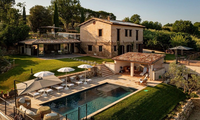 Castel Ritaldi Villa | Private Villa with A/C, WIFI, private pool, TV, patio, panoramic view, parking, close to Spoleto
