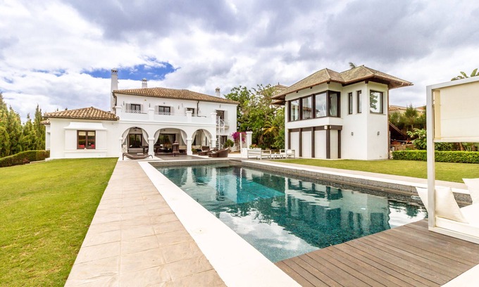 Sotogrande Villa | 🏌🏾‍♂️PRIVATE VILLA WITH POOL, ☀️GYM, WIFI SAN ROQUE CLUB GOLF SOTOGRANDE 💍Weddings -