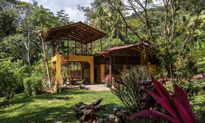 Ballena Villa | Private waterfall in Uvita, boho style house!