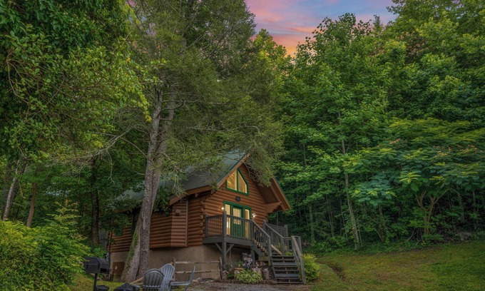 Gatlinburg Cabin | PRIVATE WATERFALL! STORYBOOK SETTING! RARE 1BR CABIN! SUMMER DISCOUNT