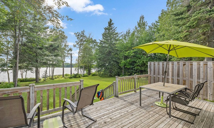 Queens County Cottage | Private Waterfront Cottage on the lake