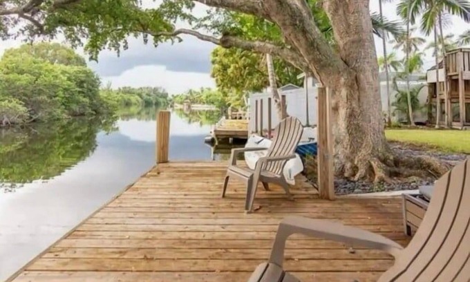 Park East House | Private Waterfront Paradise