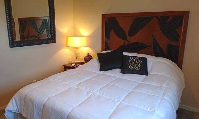 Marsh Harbour Villa | Private yet cozy hideaway villa