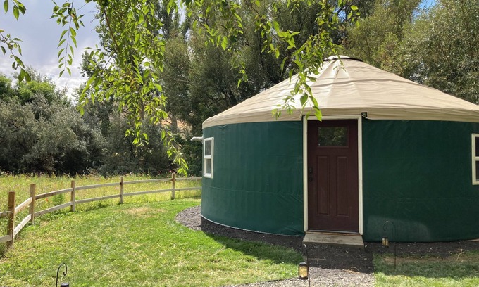 Buhl Cabin | Private yurt perfect for your Magic Valley stay.