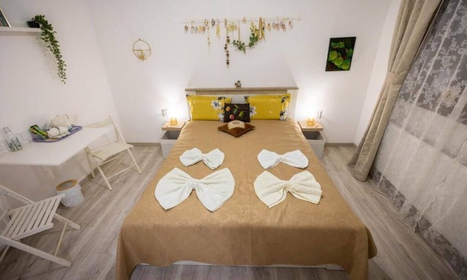 Calimanesti Villa | Private zen rooms in new villa with WiFi, AC, Parking in wonderful Călimănești