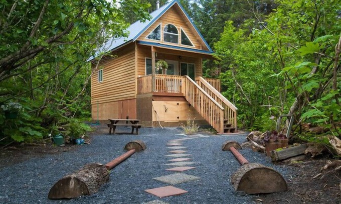 Old Mill Cabin | Privately situated amongst the peaceful trees, just a short walk to Lost Creek!