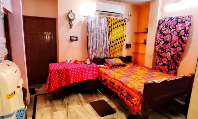 Tollygunge Apartment | Privet entry deluxe 1-bedroom