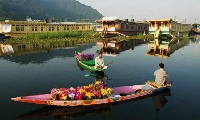 Nagin Bagh Hotel | Privilege Houseboats