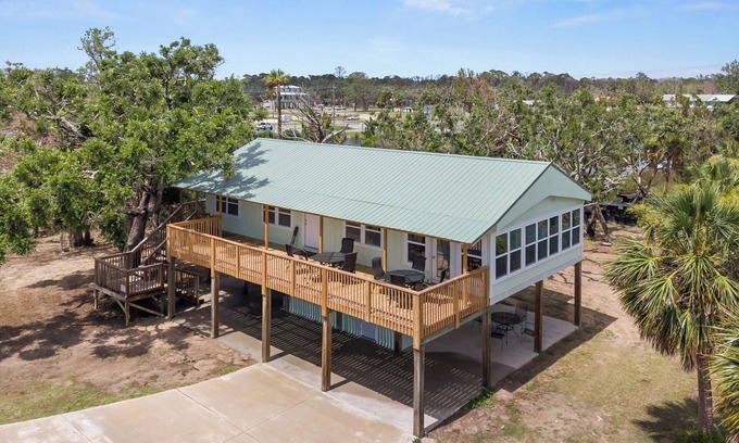 Steinhatchee House | Priya’s Island- sleeps 10 with private dock