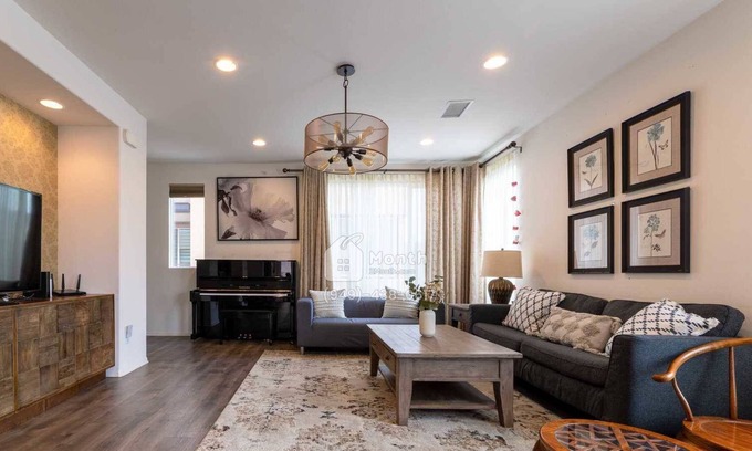 Glendora House | Prized Getaway on W Rte 66