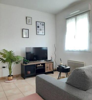 Tille Apartment | Proche aéroport à pied, Le Rêve Rose.