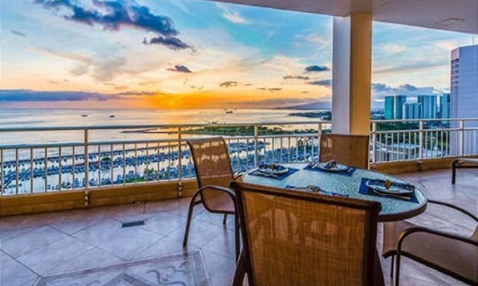 Waikiki Condo | Professionally cleaned 26th Fl PH w/Spectacular Views! Very Rare 3bed/2bath