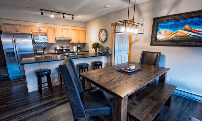 Canmore Condo | PROFESSIONALLY REMODELLED, DOWNTOWN 3 BEDROOM CANMORE MOUNTAIN RETREAT