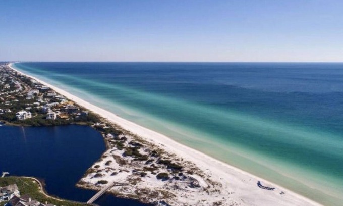 Santa Rosa Beach House | PROMINENCE 30a @The Big Chill 6 Seater Golf Cart, Bikes, 2 Pools SLEEP 10 MAX