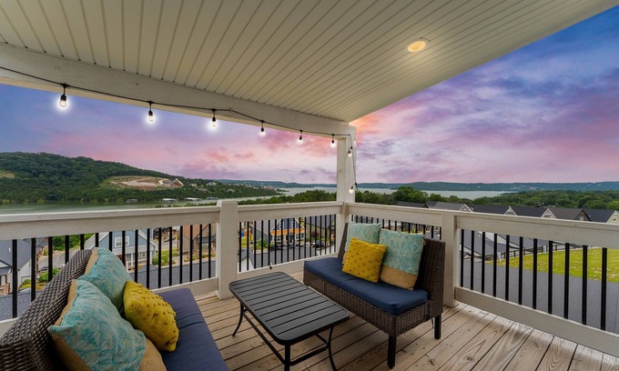 Hollister House | PROMO 10% OFF Indoor - Outdoor Pools! Lux Lake Views! Fire Pit/Hot Tub!