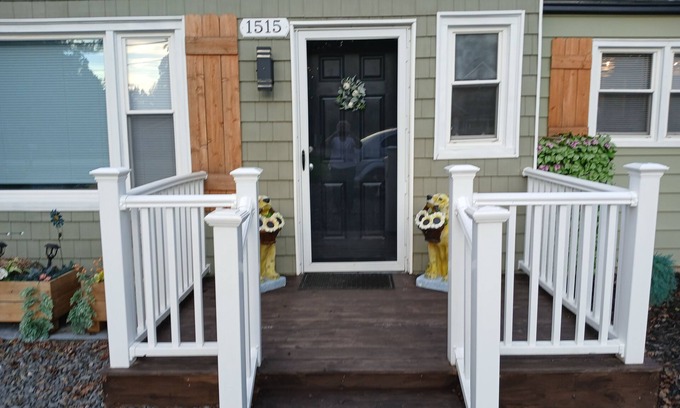 Mount Airy House | PROMO 10% WEEKLY/20% MONTHLYnPet Friendly on Forrest, Small fenced area for pets