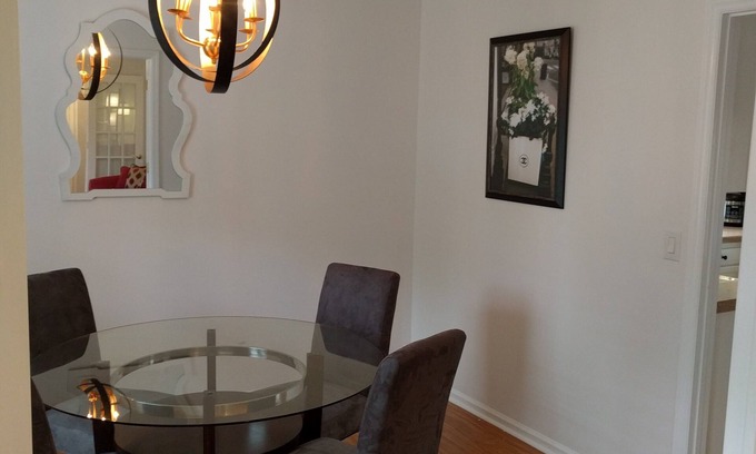 Newell House | PROMO 15% WEEKLY AND 25% MONTHLY DISCOUNT!nExquisite 4 beds, 3 baths