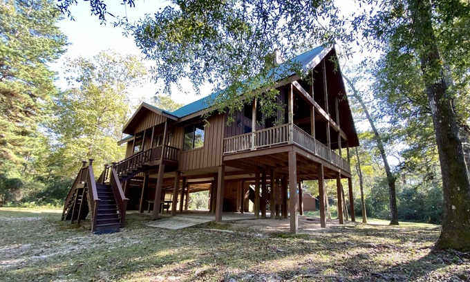 McNeill Cabin | PROMO 20% WEEKLY AND 25% MONTHLY DISCOUNT!nCreekside Cabin #2 “The Lodge”