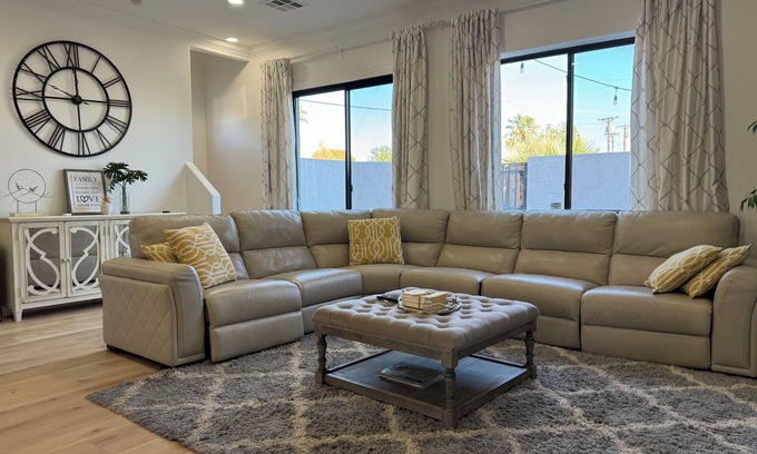 Camelback East House | PROMO 5% & 10% DISCOUNTSnRemodeled Gem! Modern Home Near Airport & Old Town