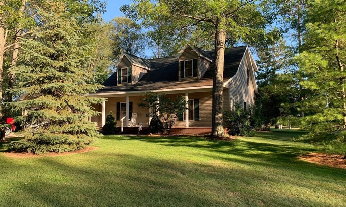 Spruce House | PROMO FOR WEEKLY STAY OF 5% Charming Maple Lane Lodge By Beautiful Hubbard Lake!