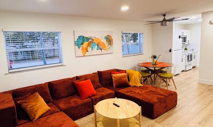 Highland Garden House | !Promo! Hollywood Beach Young Circle 2BDRx2BA WiFi AC Families & Professionals