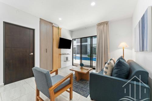 Villa Marina Apartment | Promo!-Queen Beds-Near Beach-1st Floor-Poolside-Sleep 6