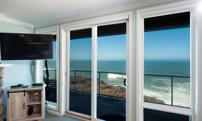 Depoe Bay Condo | Promo! Stunning Oceanfront Condo, Wifi, HDTV, Hot Tub, Indoor Pool and More!