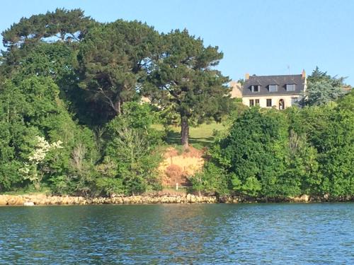 Plougrescant House | Propriété pieds dans l’eau, vue mer exceptionnelle