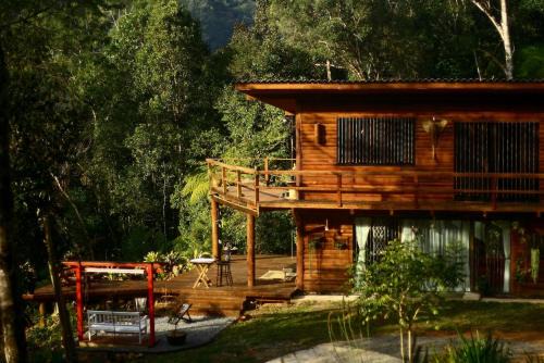 Rancho Queimado House | Propriedade inteira e Kombi-home em meio à mata