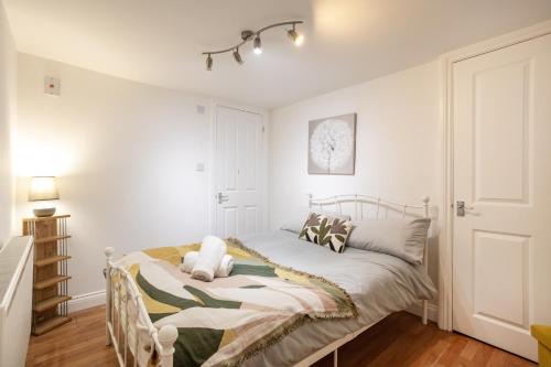 Swindon House | Prospect Place Long Stay Free Parking and Wi-FI
