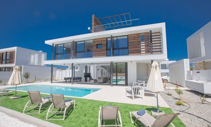Protaras Villa | Protaras Elite Pearl Villa EP16 - a villa that sleeps 11 guests in 5 bedrooms