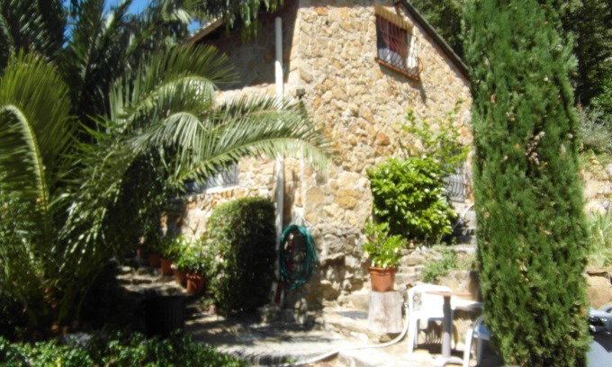 Evenos House | Provencal farmhouse in a natural setting