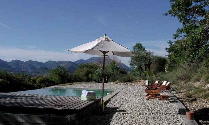 Les Pilles House | Provencal farmhouse with pool surrounded by nature in a 40 hectare property