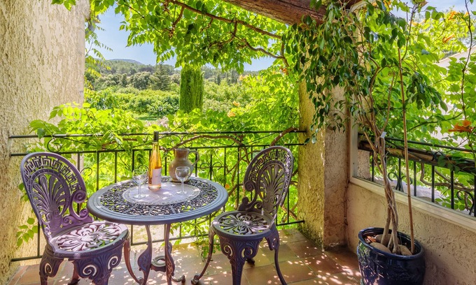 Taillades House | Provencal house in the heart of the Luberon natural park. Close to Avignon
