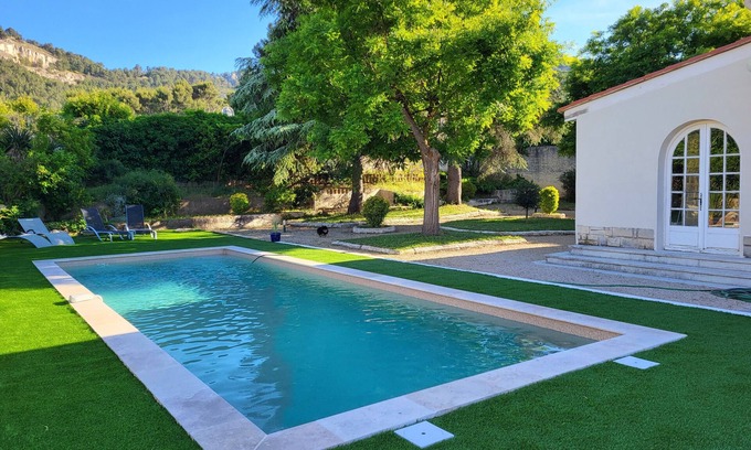 Aubagne Villa | Provencal house on flat plot with swimming pool Garlaban view