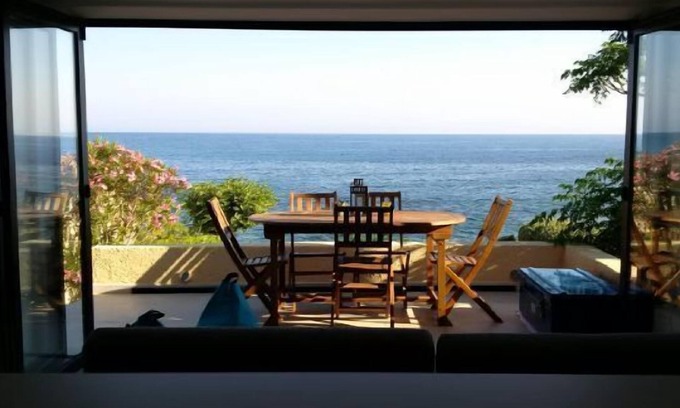 Marine de Saint Ambroggio House | Prunicce 32, feet in the water