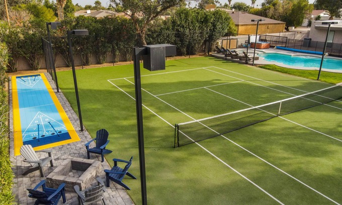 Tatum Place House | PRVT TENNIS/PICKLEBALL COURT, GIGANTIC HEATED POOL, SHUFFLEBOARD, PUTTPUTT GOLF!