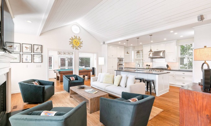 Martha Jefferson House | Pryor-Haynes House | 4 Bed, 4.5 Bath