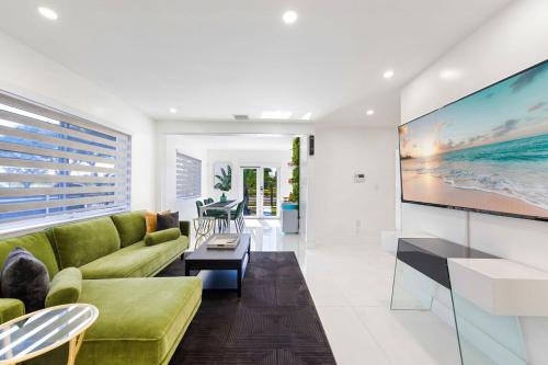 Miami Shores Apartment | PS5 Container Home Big Backyard Cornhole
