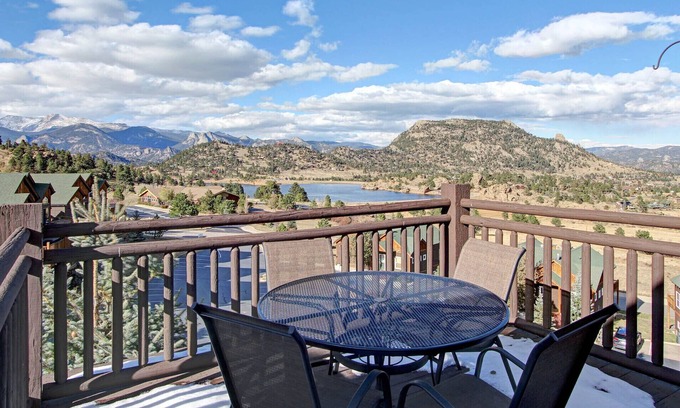 Estes Park Condo | Ptarmigan Mountain 202 - 2 Br Condo with Fireplace - Lake/Mountain Views!
